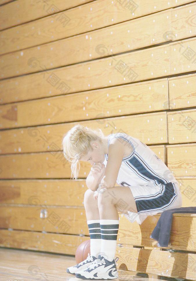 冠出局背后 冠出局背后